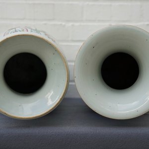 Two Chinese famille rose two-sided design vases, 19/20th C. — 照片 9