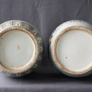 Two Chinese famille rose two-sided design vases, 19/20th C. — 照片 9