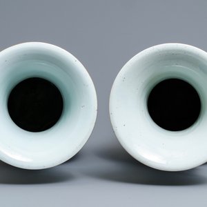 Two Chinese famille rose two-sided design vases, 19/20th C. — photo 5