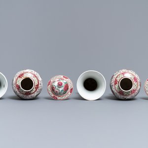 Two Chinese famille rose vase garnitures, Qianlong and 19th C. — 照片 7