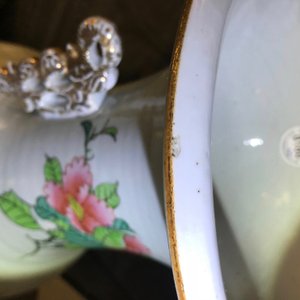 Two Chinese famille rose vases, 19/20th C. — photo 10
