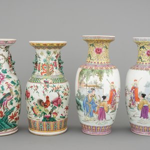 Two Chinese famille rose vases, 19th C. and a pair of 20th C. Mulan vases — 照片 1