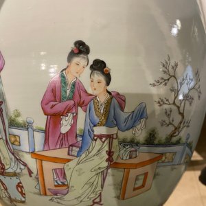 Two Chinese famille rose vases and a fish bowl, Republic — 照片 18
