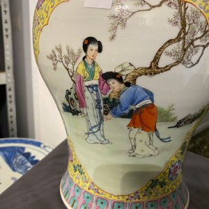Two Chinese famille rose vases and a fish bowl, Republic — 照片 21