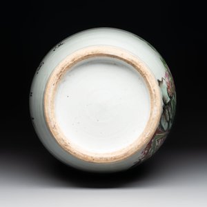 Two Chinese famille rose vases and a hexagonal hat stand, signed Qun Yi Hua Guan 群益畫館, Li Quanchang 李詮昌 and Cai Yun Xuan 彩雲軒, 19/20th C. — foto 7