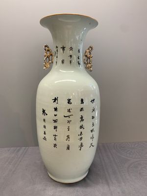 Two Chinese famille rose vases and a jar, 19/20th C. — foto 3