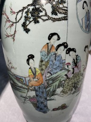Two Chinese famille rose vases and a jardiniere, 19/20th C. — 照片 12