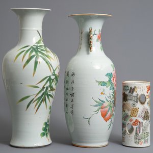 Two Chinese famille rose vases and a qianjiang cai hat stand, 19/20th C. — 照片 2