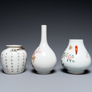 Two Chinese famille rose vases and a 'Wu Shuang Pu' teapot, 19/20th C. — photo 5