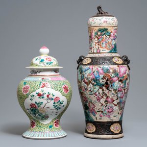 Two Chinese famille rose vases and covers, 19/20th C. — 照片 3