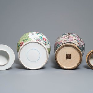 Two Chinese famille rose vases and covers, 19/20th C. — 照片 6