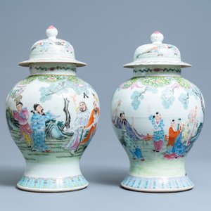 Two Chinese famille rose vases and covers, Qianlong mark, 19/20th C. — 照片 2