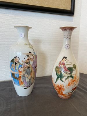 Two Chinese famille rose vases, Cao Mulin 曹木林 and Wang Bu 王步 mark, one dated 1980 — 照片 1