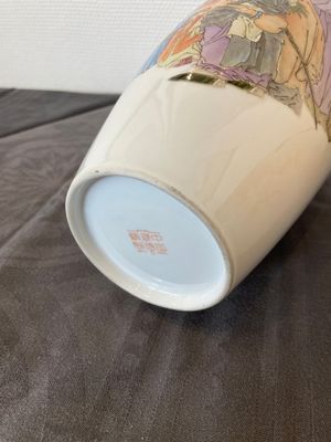 Two Chinese famille rose vases, Cao Mulin 曹木林 and Wang Bu 王步 mark, one dated 1980 — 照片 5
