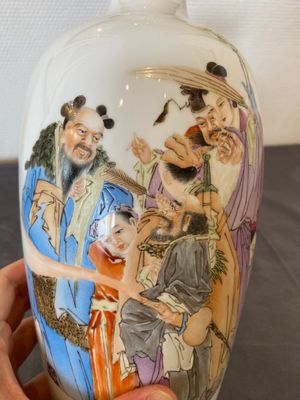 Two Chinese famille rose vases, Cao Mulin 曹木林 and Wang Bu 王步 mark, one dated 1980 — 照片 10