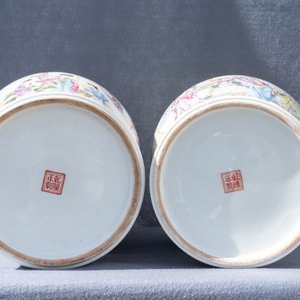 Two Chinese famille rose vases, Qianlong mark, Republic — photo 9