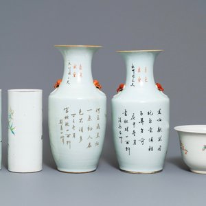 Two Chinese famille rose vases, two hat stands and a jardinière, 19/20th C. — photo 3