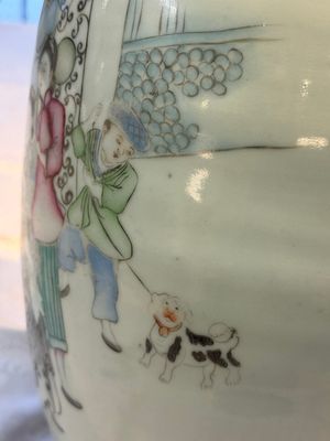 Two Chinese famille rose vases, two jars, a 'Lions' covered teapot and a Buddha, signed Mao Zirong 毛子榮 and Liu Jishun 劉吉順, 19/20th C. — foto 114