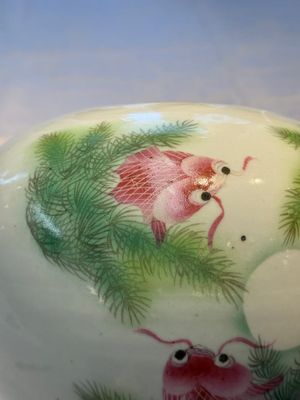 Two Chinese famille rose vases, two jars, a 'Lions' covered teapot and a Buddha, signed Mao Zirong 毛子榮 and Liu Jishun 劉吉順, 19/20th C. — foto 50