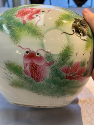 Two Chinese famille rose vases, two jars, a 'Lions' covered teapot and a Buddha, signed Mao Zirong 毛子榮 and Liu Jishun 劉吉順, 19/20th C. — foto 51