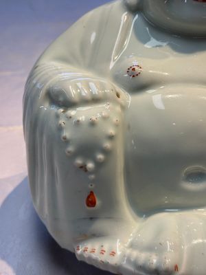 Two Chinese famille rose vases, two jars, a 'Lions' covered teapot and a Buddha, signed Mao Zirong 毛子榮 and Liu Jishun 劉吉順, 19/20th C. — foto 64