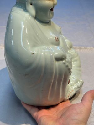 Two Chinese famille rose vases, two jars, a 'Lions' covered teapot and a Buddha, signed Mao Zirong 毛子榮 and Liu Jishun 劉吉順, 19/20th C. — foto 74