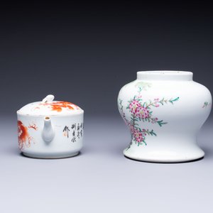 Two Chinese famille rose vases, two jars, a 'Lions' covered teapot and a Buddha, signed Mao Zirong 毛子榮 and Liu Jishun 劉吉順, 19/20th C. — foto 15
