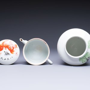 Two Chinese famille rose vases, two jars, a 'Lions' covered teapot and a Buddha, signed Mao Zirong 毛子榮 and Liu Jishun 劉吉順, 19/20th C. — foto 18
