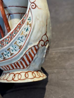 Two Chinese famille rose vases, two teapots and a Japanese wucai ewer, 19th C. — foto 13