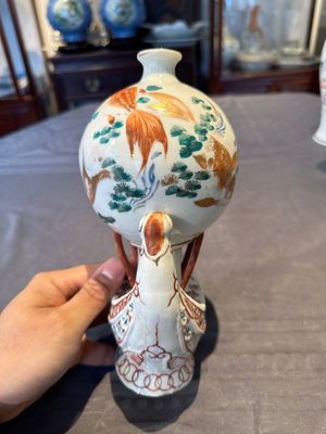 Two Chinese famille rose vases, two teapots and a Japanese wucai ewer, 19th C. — foto 5