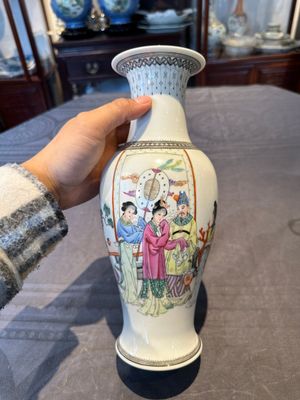 Two Chinese famille rose vases, two teapots and a Japanese wucai ewer, 19th C. — foto 62