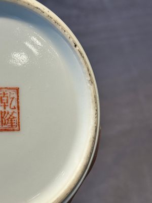 Two Chinese famille rose vases, two teapots and a Japanese wucai ewer, 19th C. — foto 74