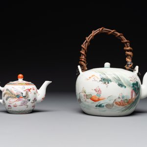 Two Chinese famille rose vases, two teapots and a Japanese wucai ewer, 19th C. — foto 7