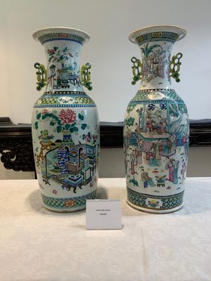 Two Chinese famille rose vases with birds among flowers and narrative design, 19th C. — 照片 1