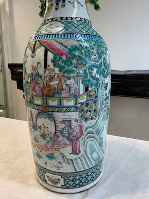 Two Chinese famille rose vases with birds among flowers and narrative design, 19th C. — 照片 11
