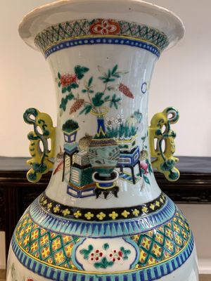 Two Chinese famille rose vases with birds among flowers and narrative design, 19th C. — 照片 18