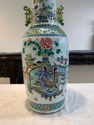 Two Chinese famille rose vases with birds among flowers and narrative design, 19th C. — 照片 19