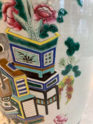 Two Chinese famille rose vases with birds among flowers and narrative design, 19th C. — 照片 20