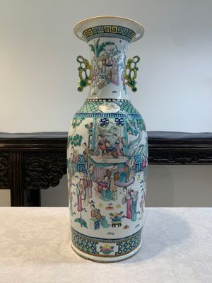 Two Chinese famille rose vases with birds among flowers and narrative design, 19th C. — 照片 2