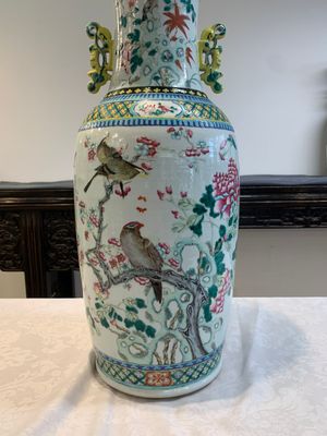 Two Chinese famille rose vases with birds among flowers and narrative design, 19th C. — 照片 22
