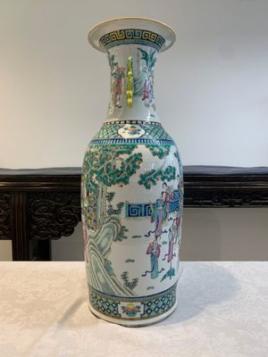 Two Chinese famille rose vases with birds among flowers and narrative design, 19th C. — 照片 5
