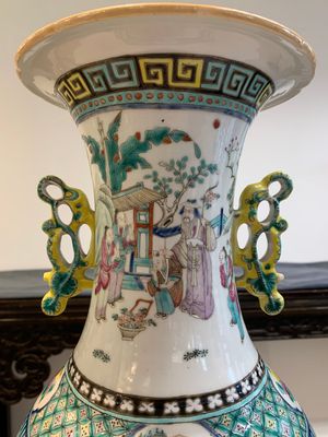 Two Chinese famille rose vases with birds among flowers and narrative design, 19th C. — 照片 6