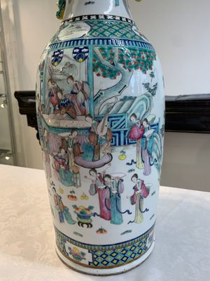 Two Chinese famille rose vases with birds among flowers and narrative design, 19th C. — 照片 8