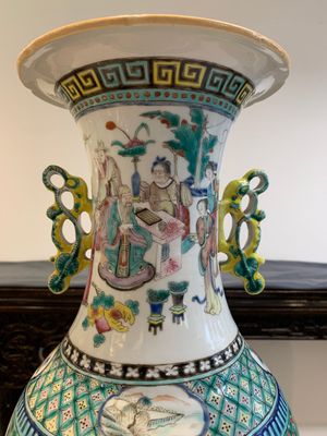 Two Chinese famille rose vases with birds among flowers and narrative design, 19th C. — 照片 9