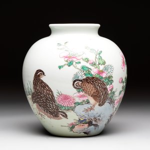 Two Chinese famille rose vases with birds and flowers, Qianlong mark, Republic — foto 2
