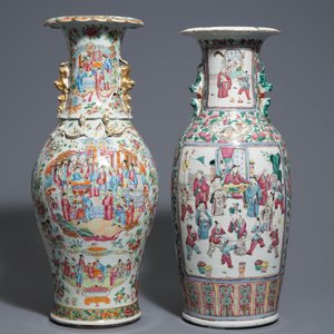 Two Chinese famille rose vases with court scenes, 19th C. — photo 3