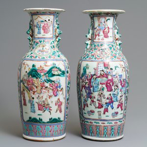 Two Chinese famille rose vases with court scenes, 19th C. — 照片 3