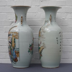 Two Chinese famille rose vases with figural design, 19/20th C. — 照片 13