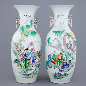 Two Chinese famille rose vases with figures and playing children, 19/20th C. — photo 1
