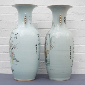 Two Chinese famille rose vases with figures in a garden, 19/20th C. — 照片 10